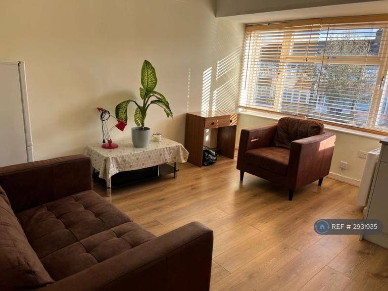 Flat Perimeade Road in Greater London