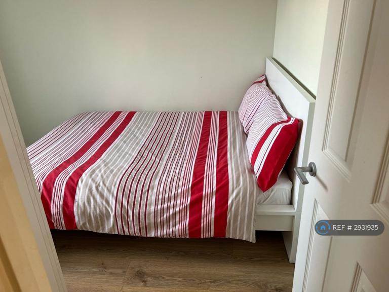 Flat Perimeade Road in Greater London