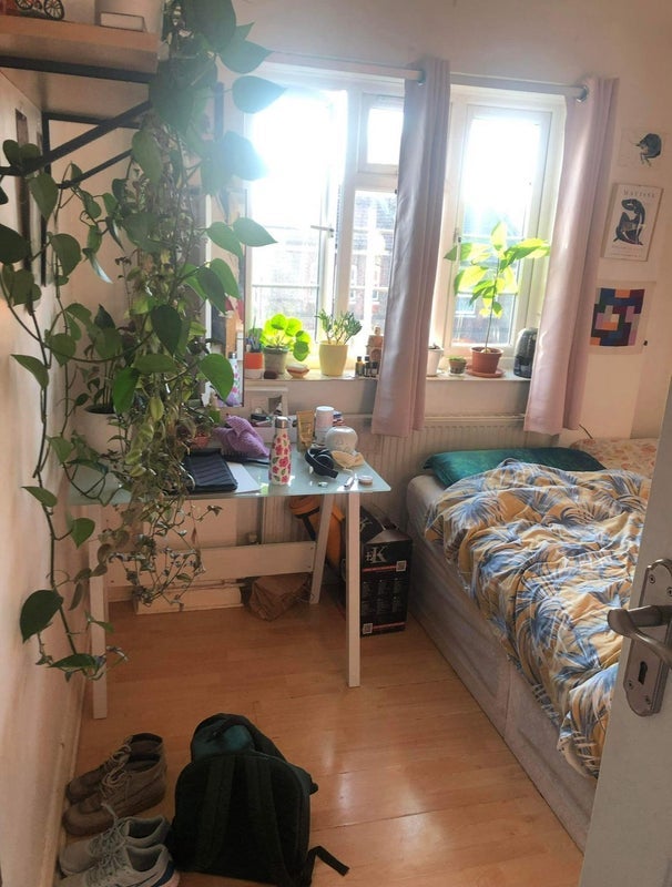 Room Seven Sisters Road in Greater London