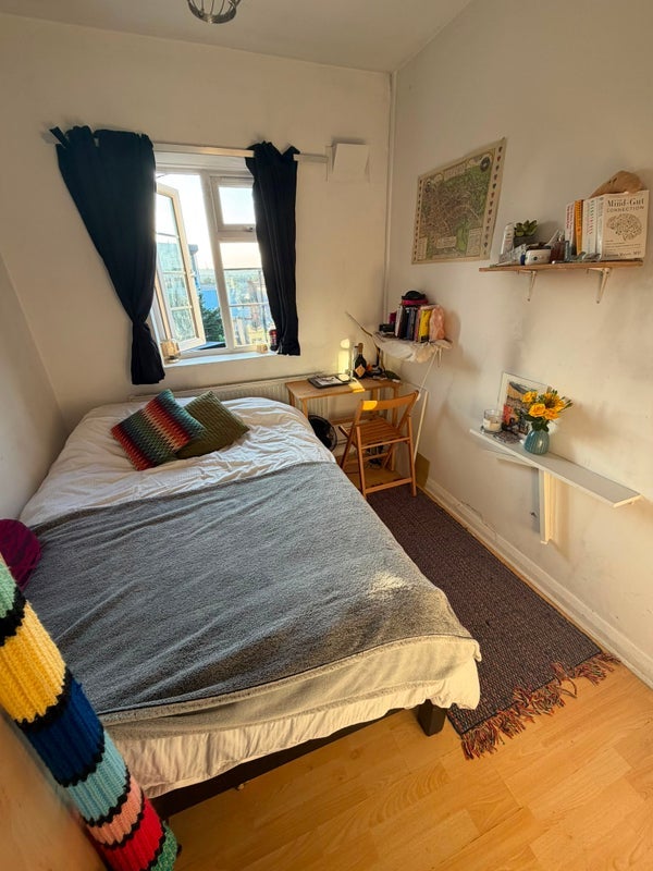 Room Seven Sisters Road in Greater London