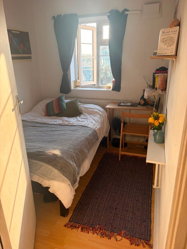 Room Seven Sisters Road in Greater London