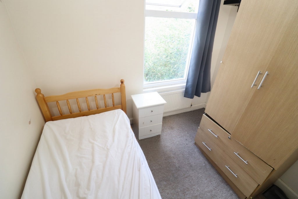 Room Globe Road in Greater London