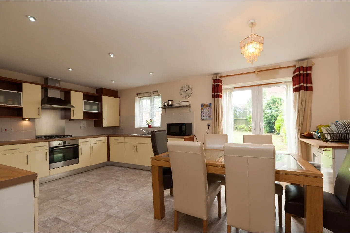 House Langley Avenue in Greater London