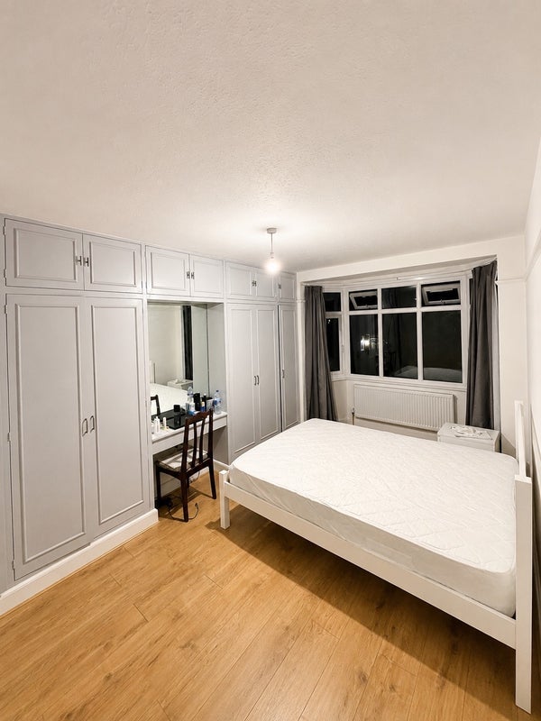 Room Crossway in Greater London