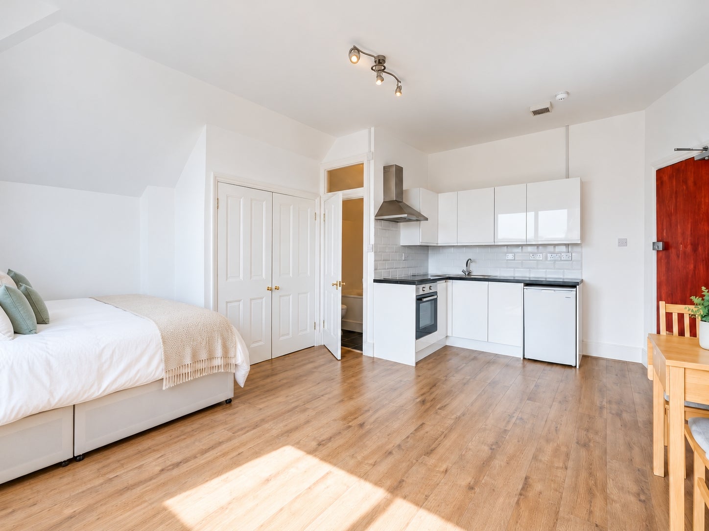 Flat Fawley Road in Greater London