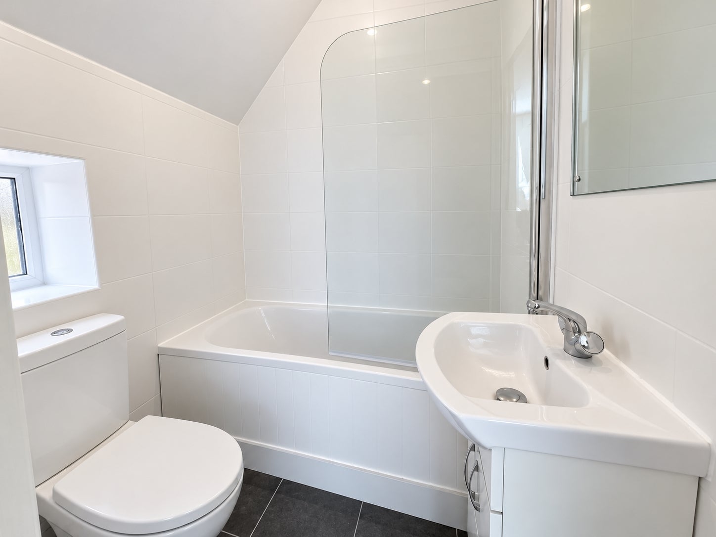 Flat Fawley Road in Greater London