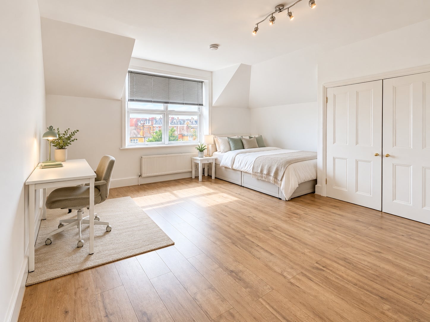 Flat Fawley Road in Greater London