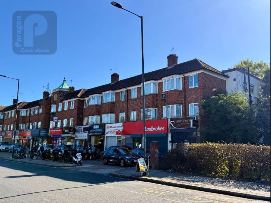Flat Kingsbury Road in Greater London