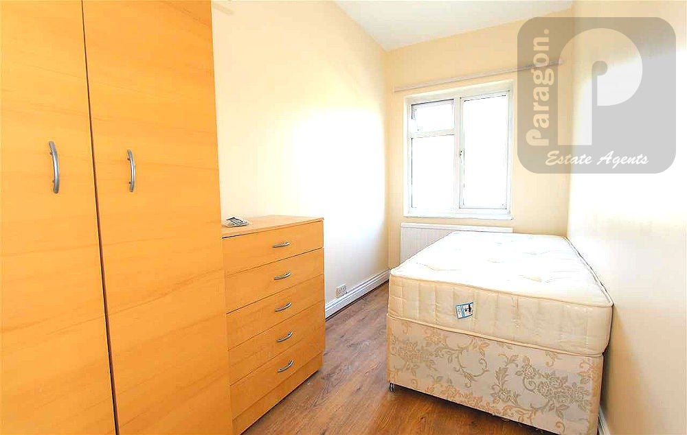 Flat Kingsbury Road in Greater London
