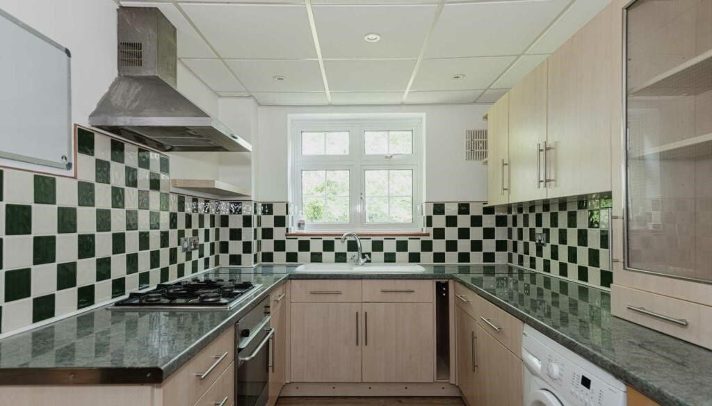Flat Freshmount Gardens in Epsom and Ewell