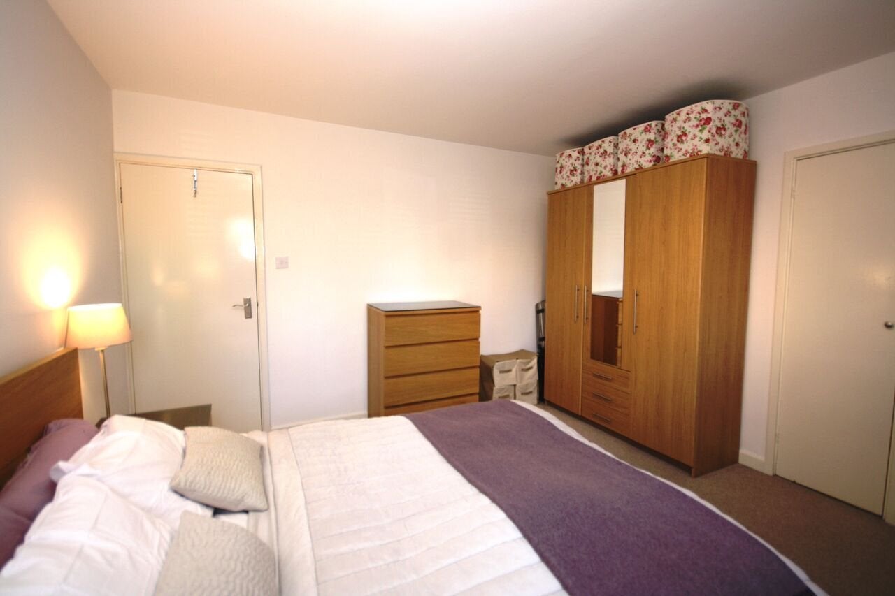 Flat Upper Richmond Road West in Greater London