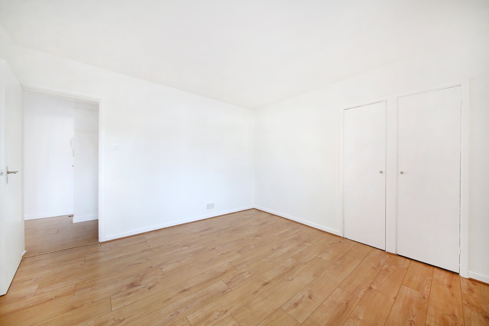 Flat Upper Richmond Road West in Greater London