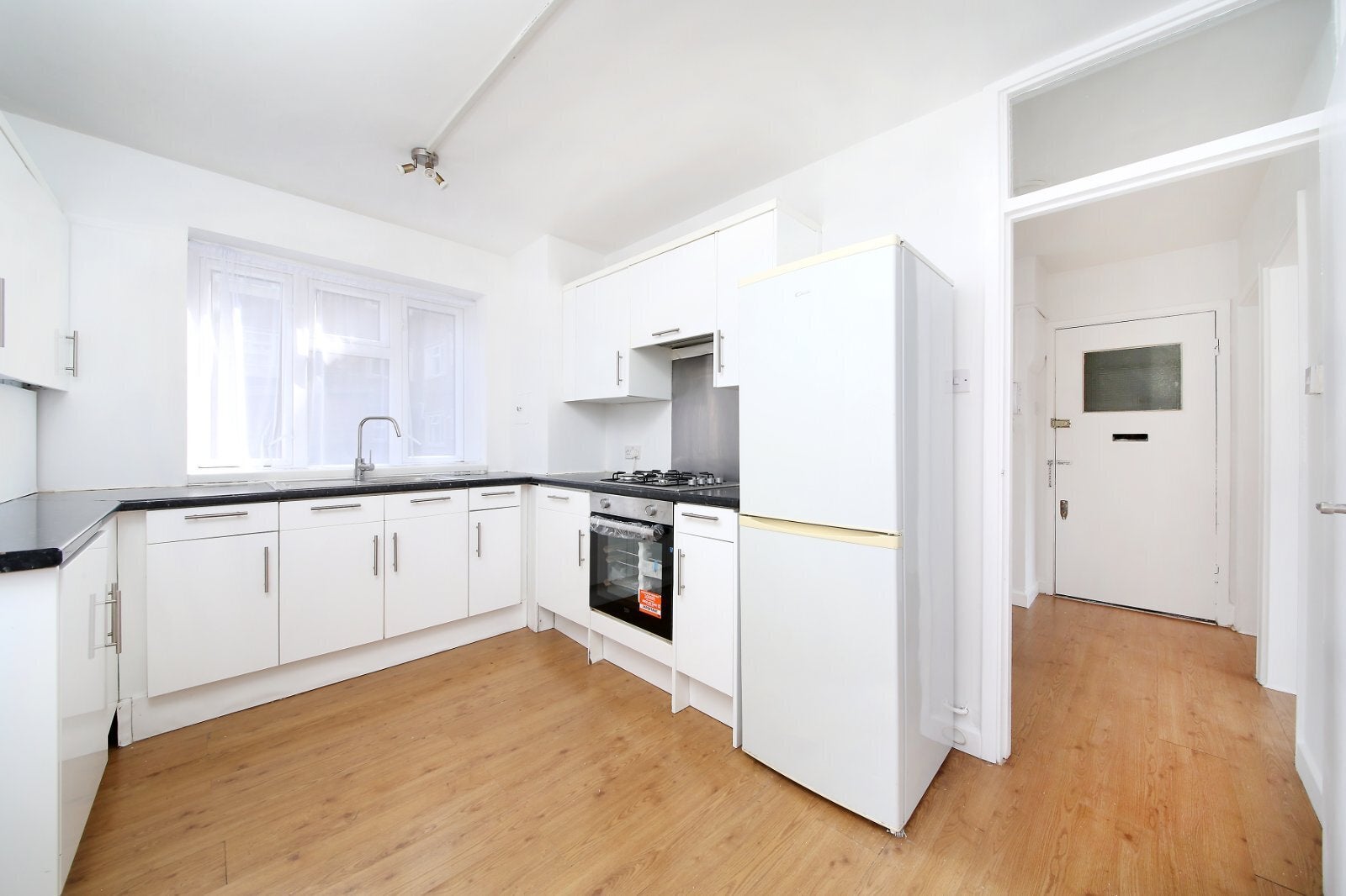 Flat Upper Richmond Road West in Greater London