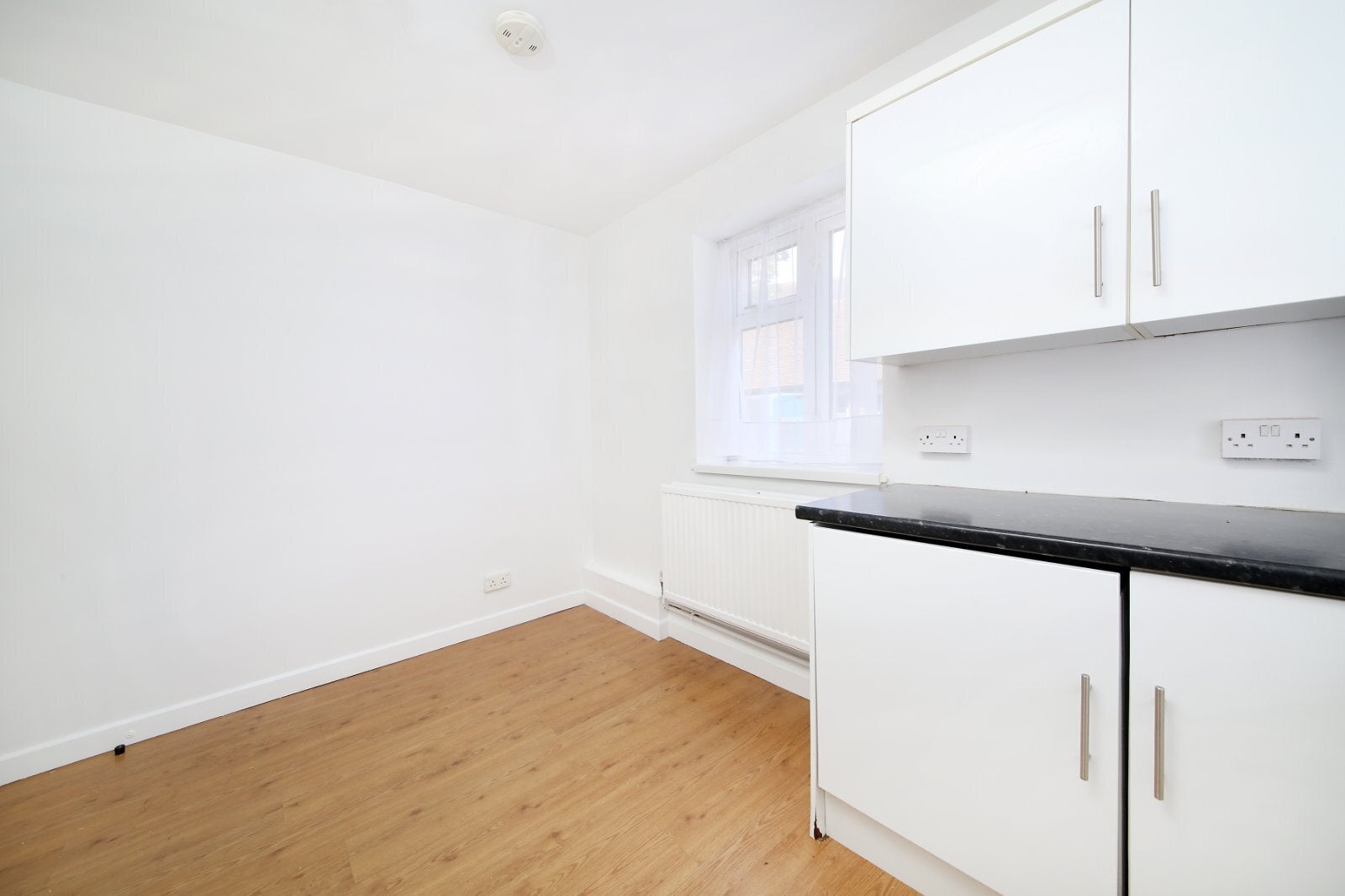 Flat Upper Richmond Road West in Greater London