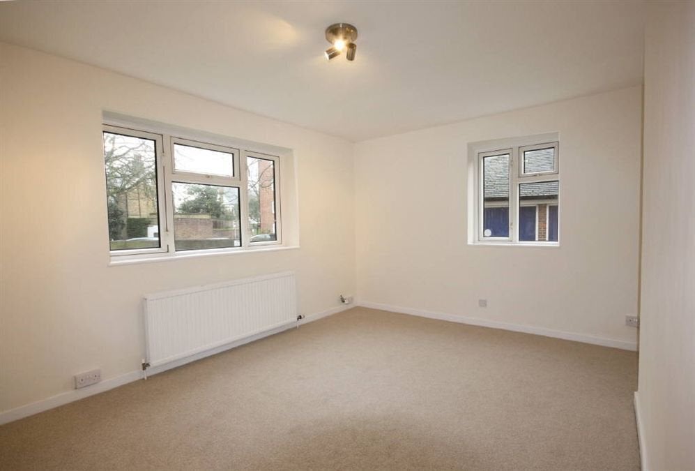 Flat Upper Richmond Road West in Greater London