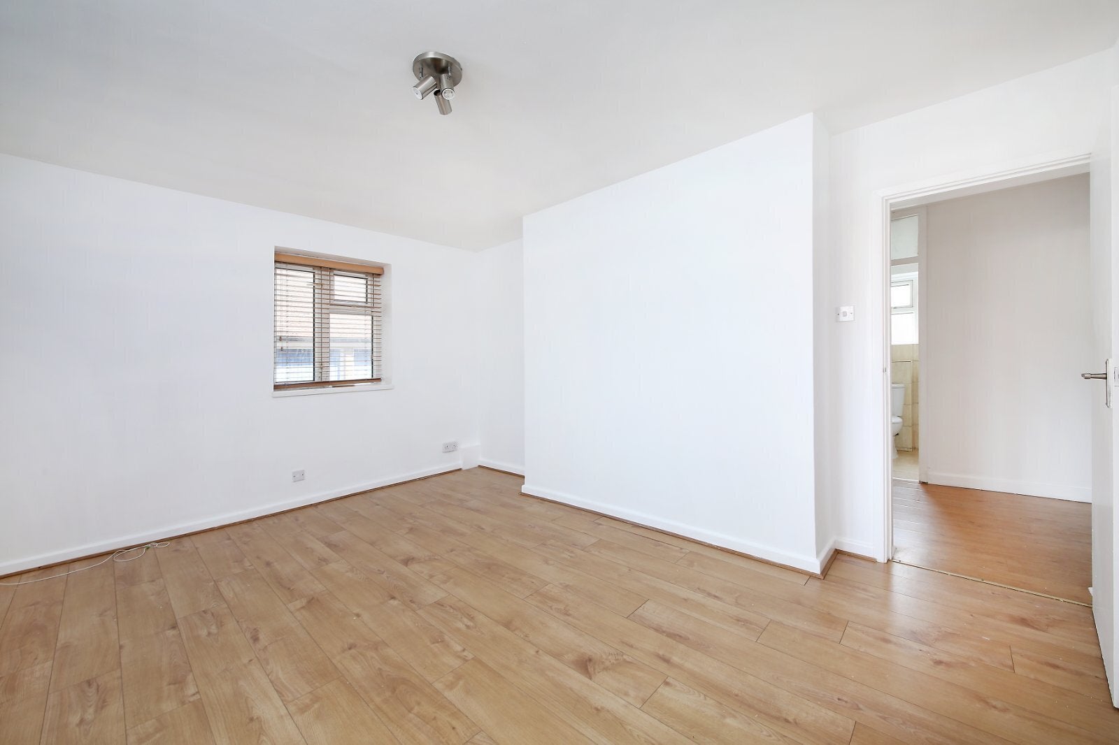 Flat Upper Richmond Road West in Greater London