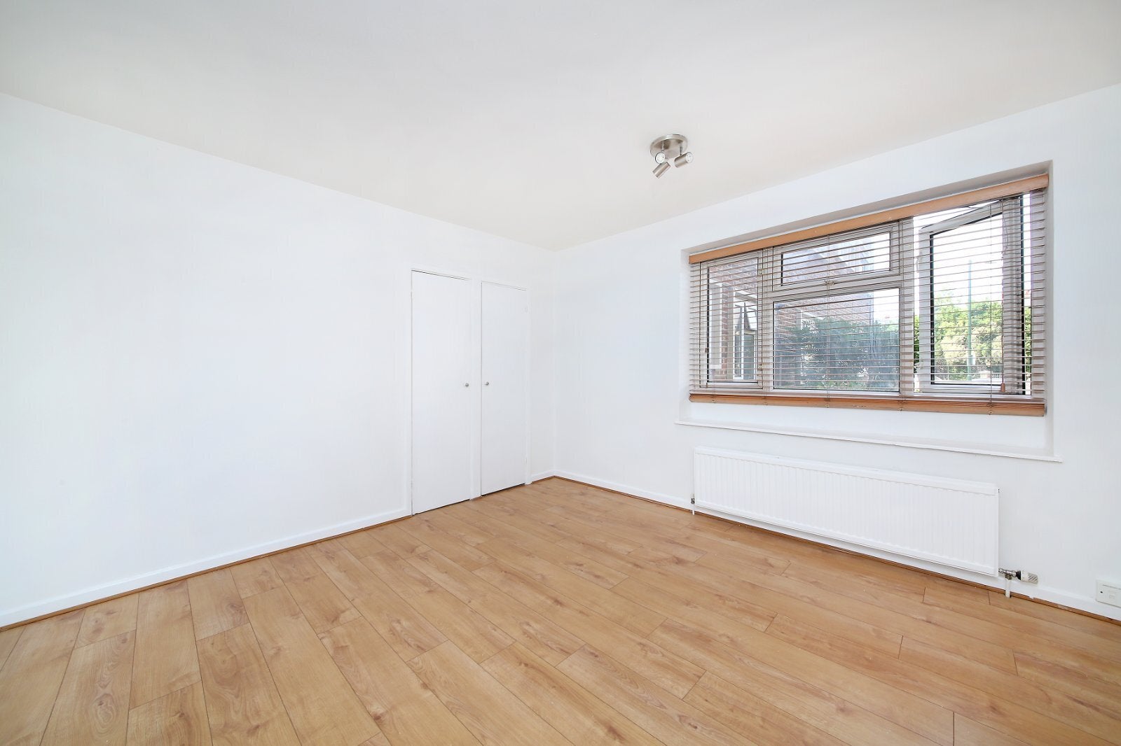 Flat Upper Richmond Road West in Greater London