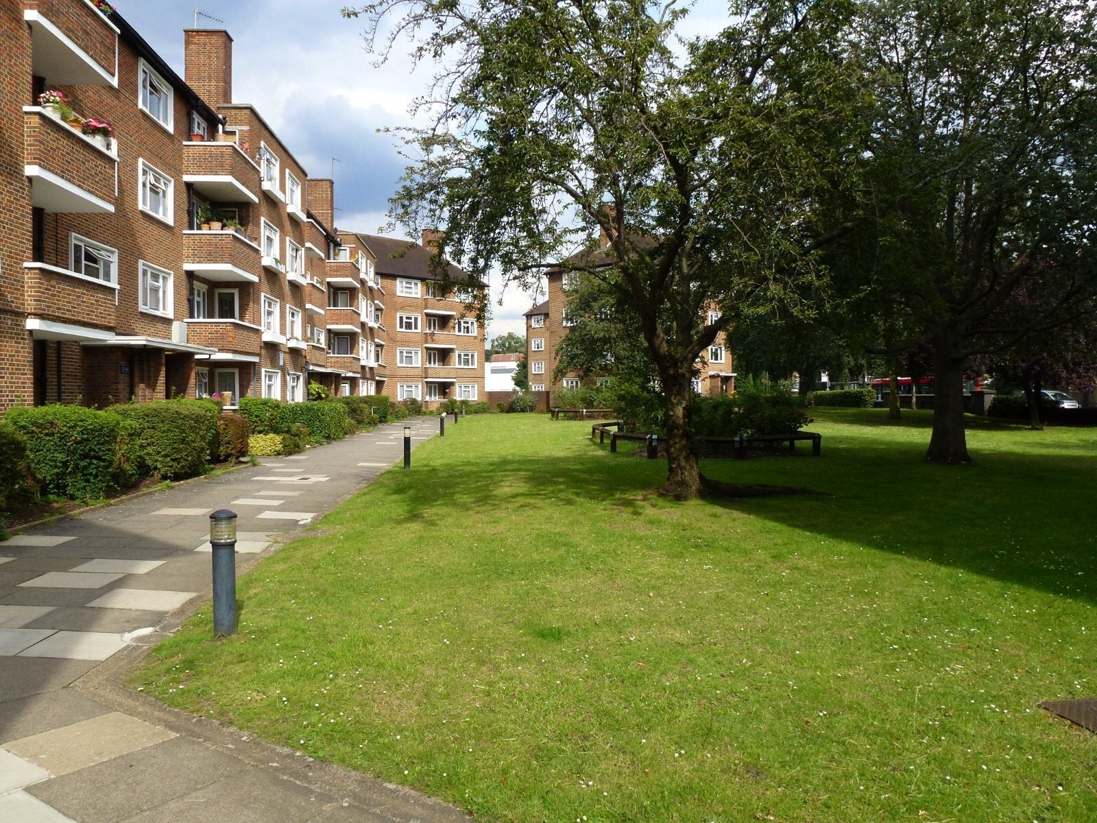 Flat Upper Richmond Road West in Greater London