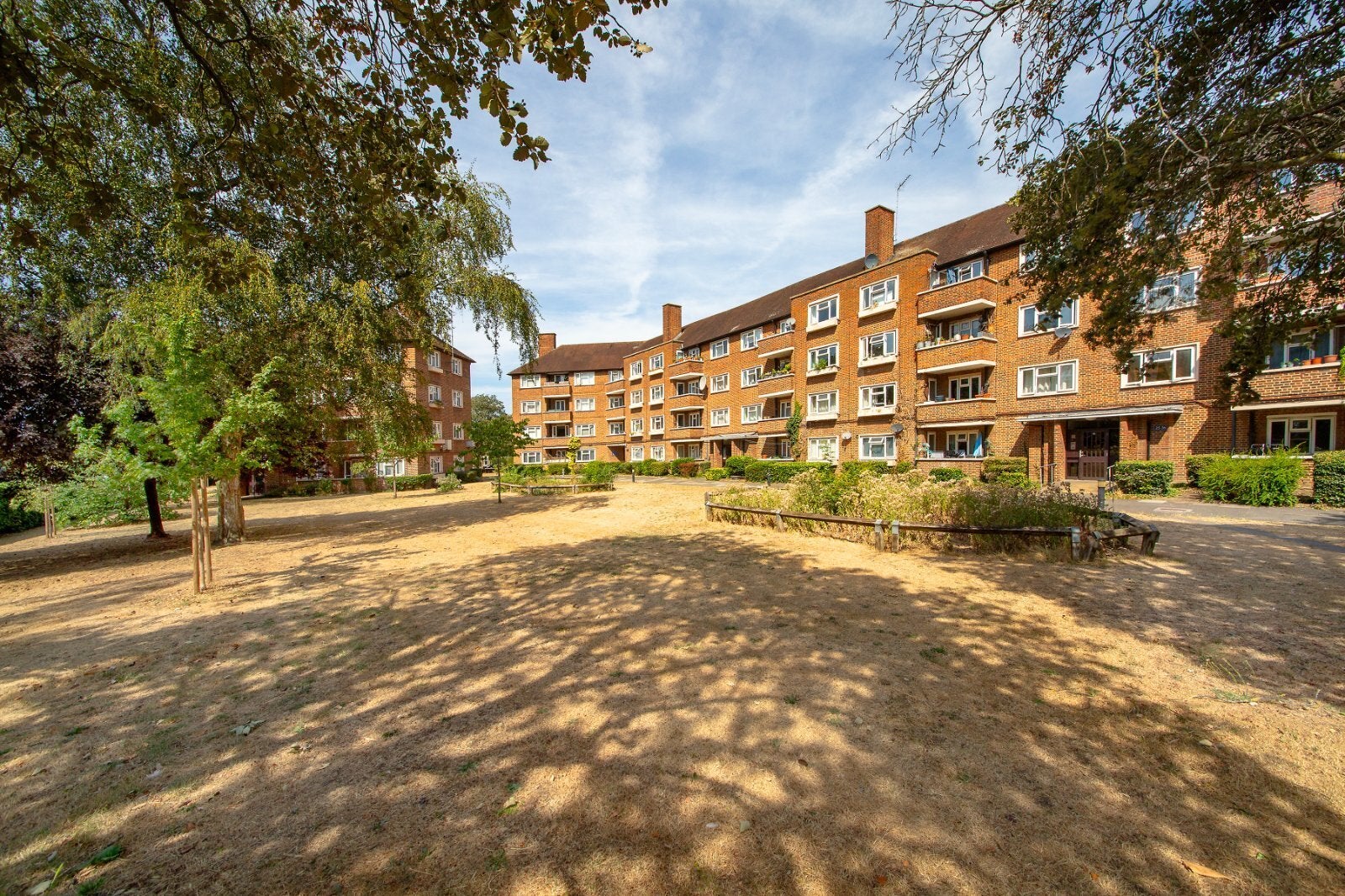 Flat Upper Richmond Road West in Greater London