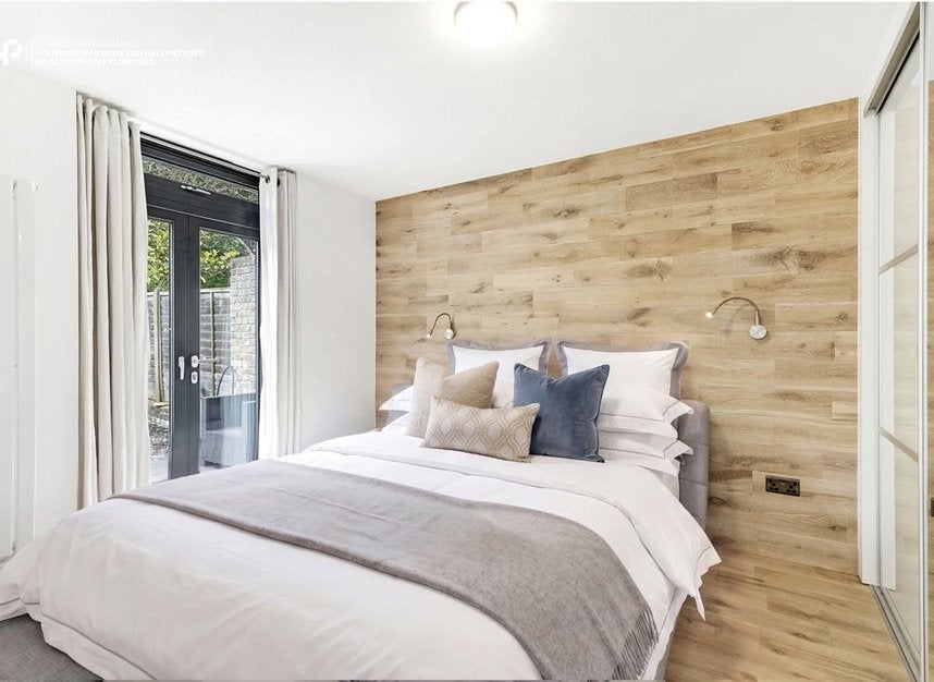 Flat Kings Avenue in Greater London