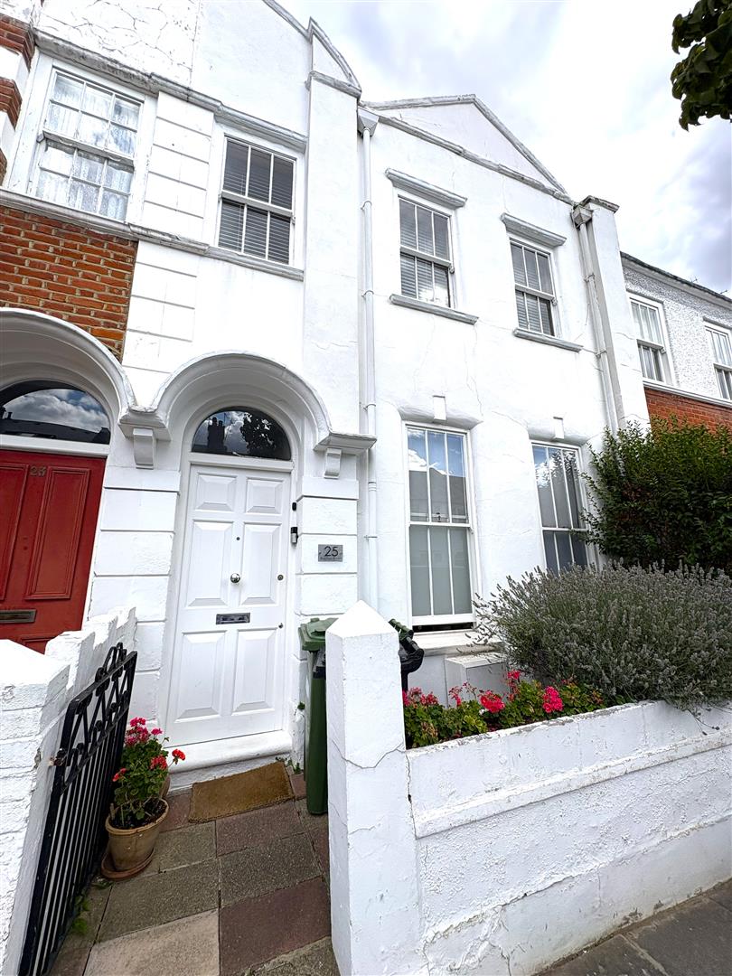 Flat Racton Road in Greater London