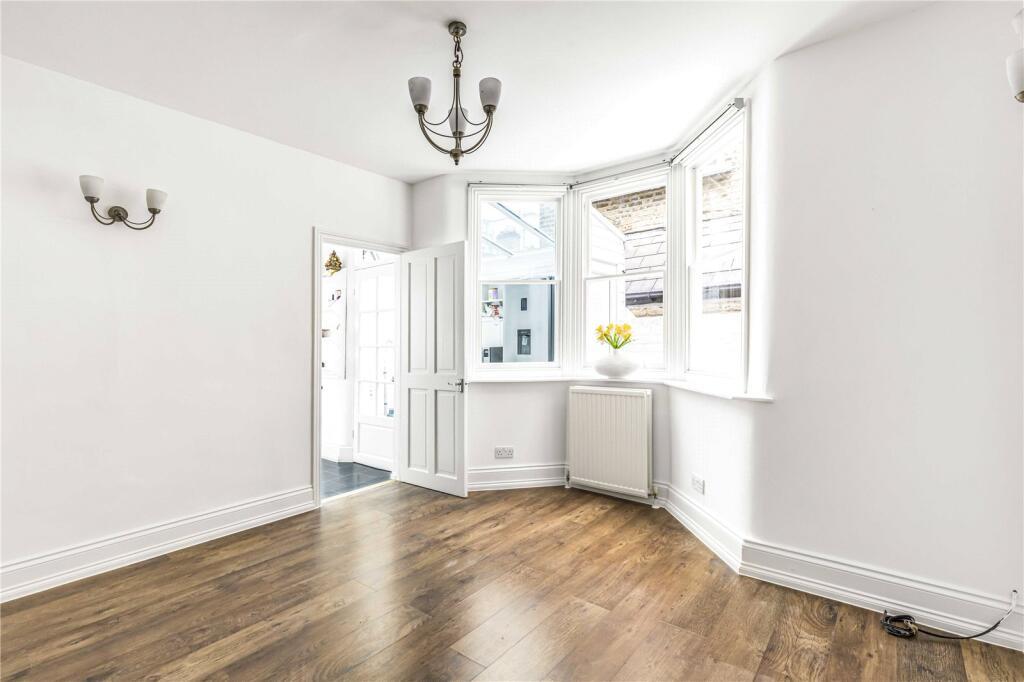 Flat Racton Road in Greater London