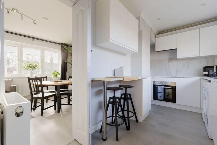Flat Goldsmith Lane in Greater London