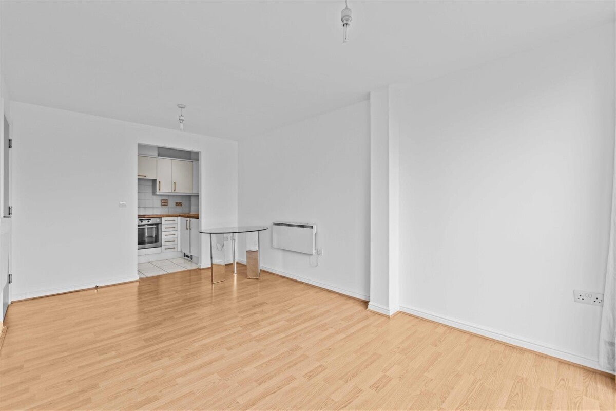 Flat Wooldridge Close in Greater London