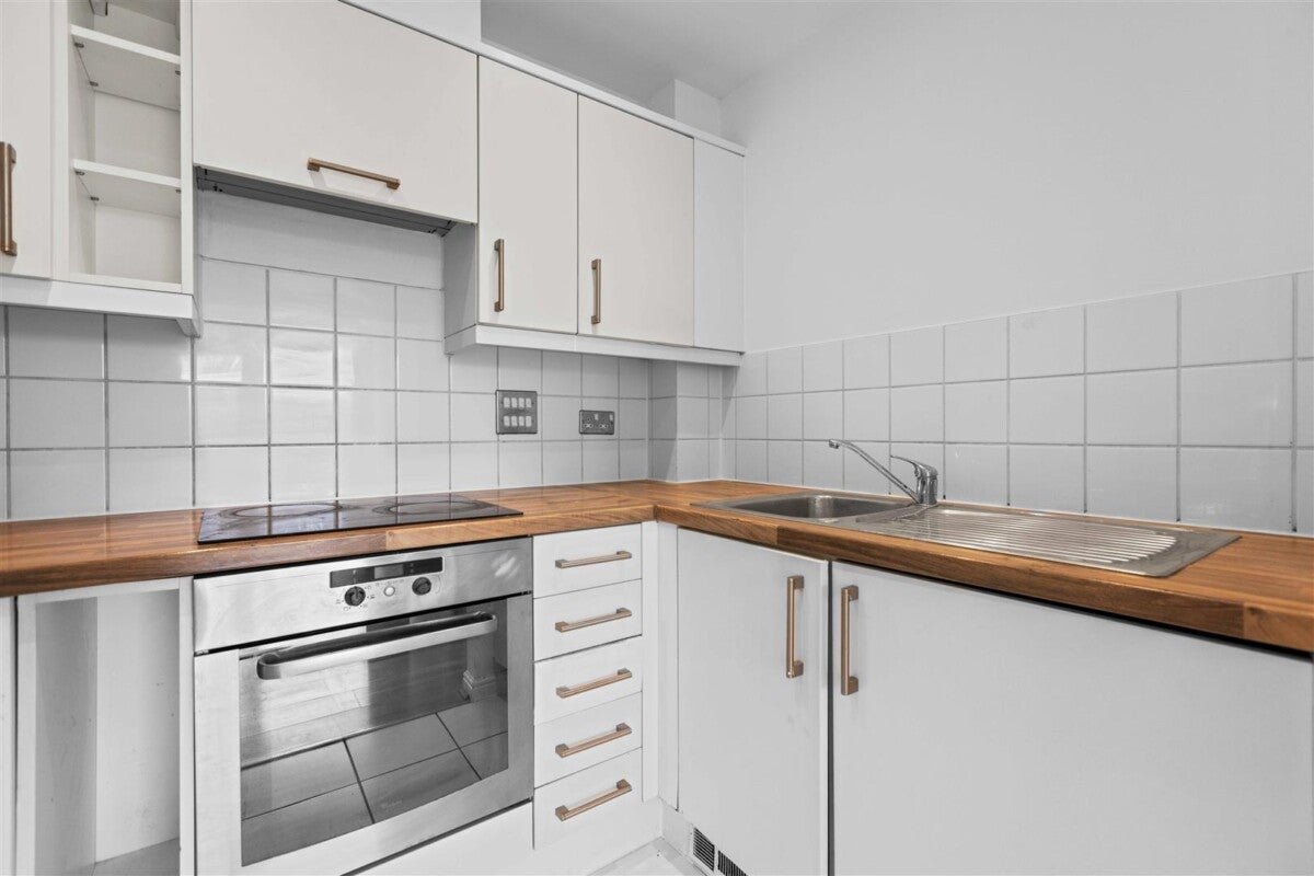 Flat Wooldridge Close in Greater London