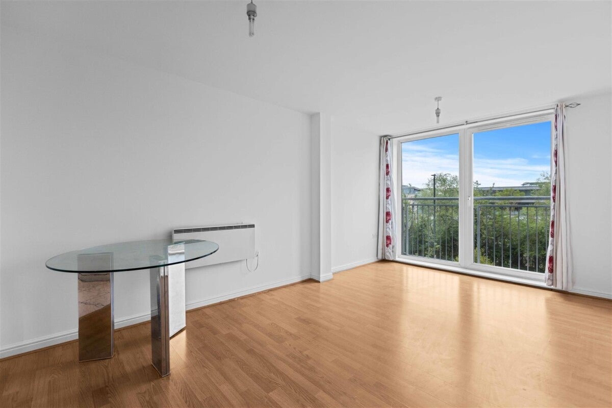 Flat Wooldridge Close in Greater London