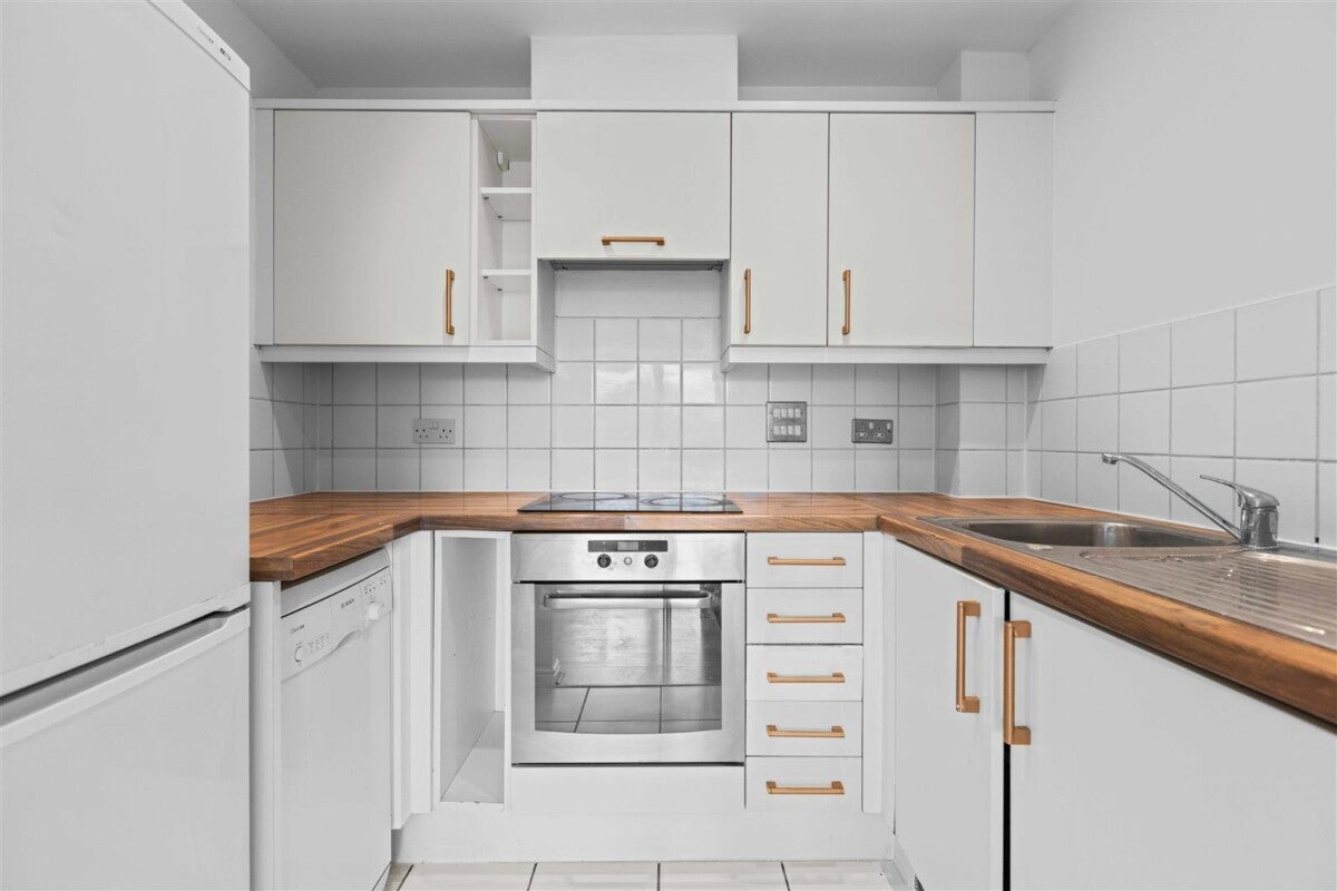 Flat Wooldridge Close in Greater London