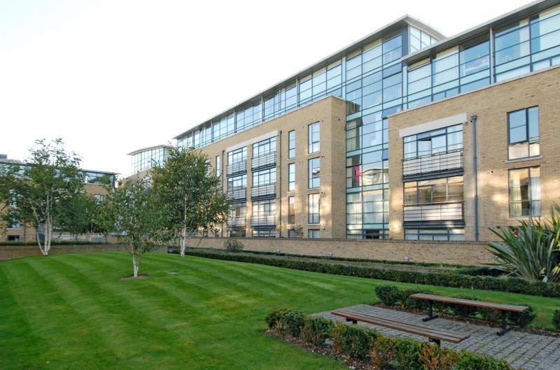 Flat Town Meadow in Greater London
