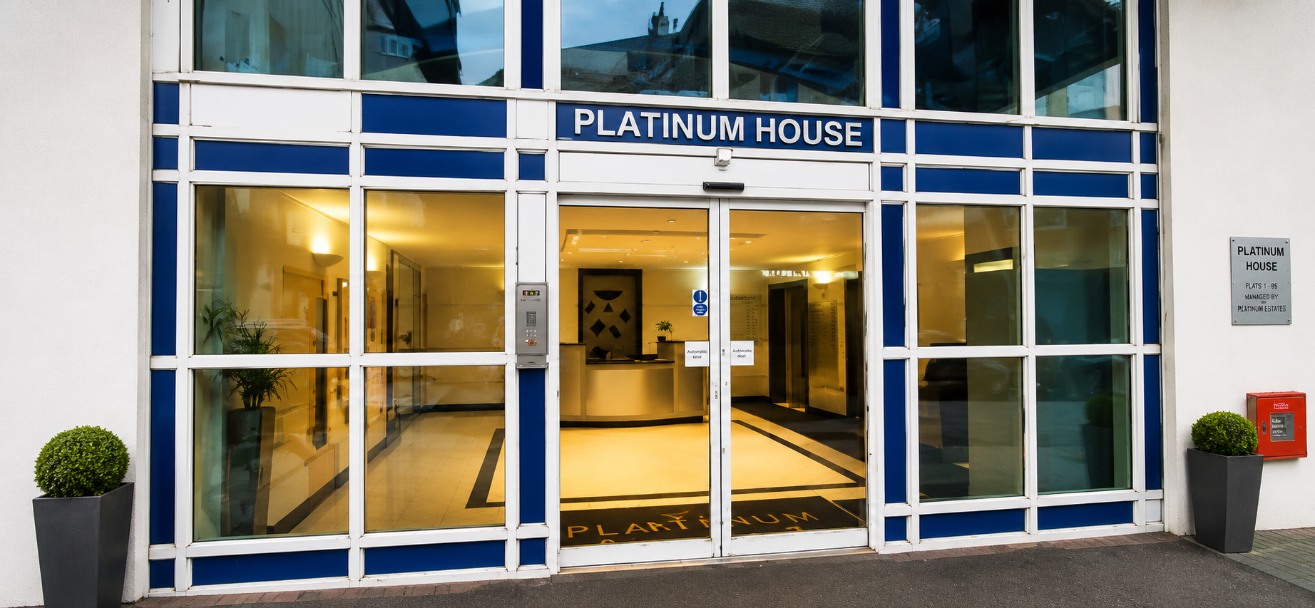 Flat Lyon Road in Greater London