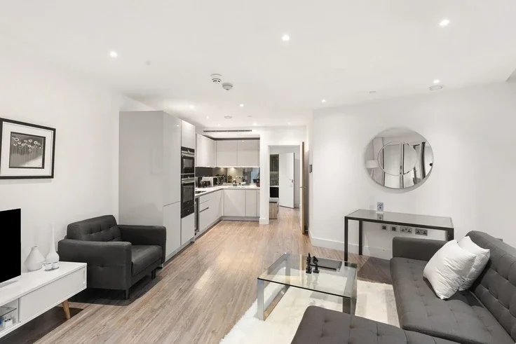 Flat Leman Street in Greater London