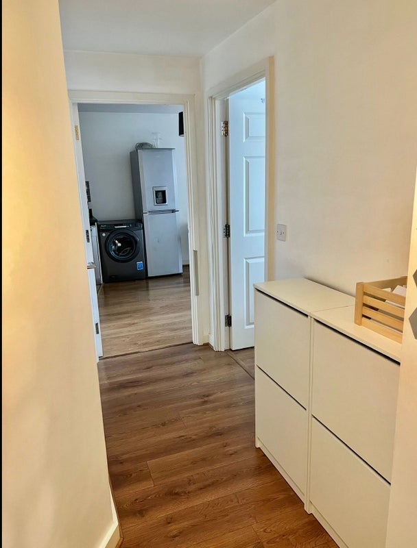 Room Turner Street in Greater London