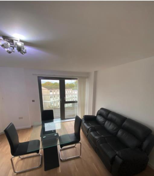 Flat Undine Road in Greater London