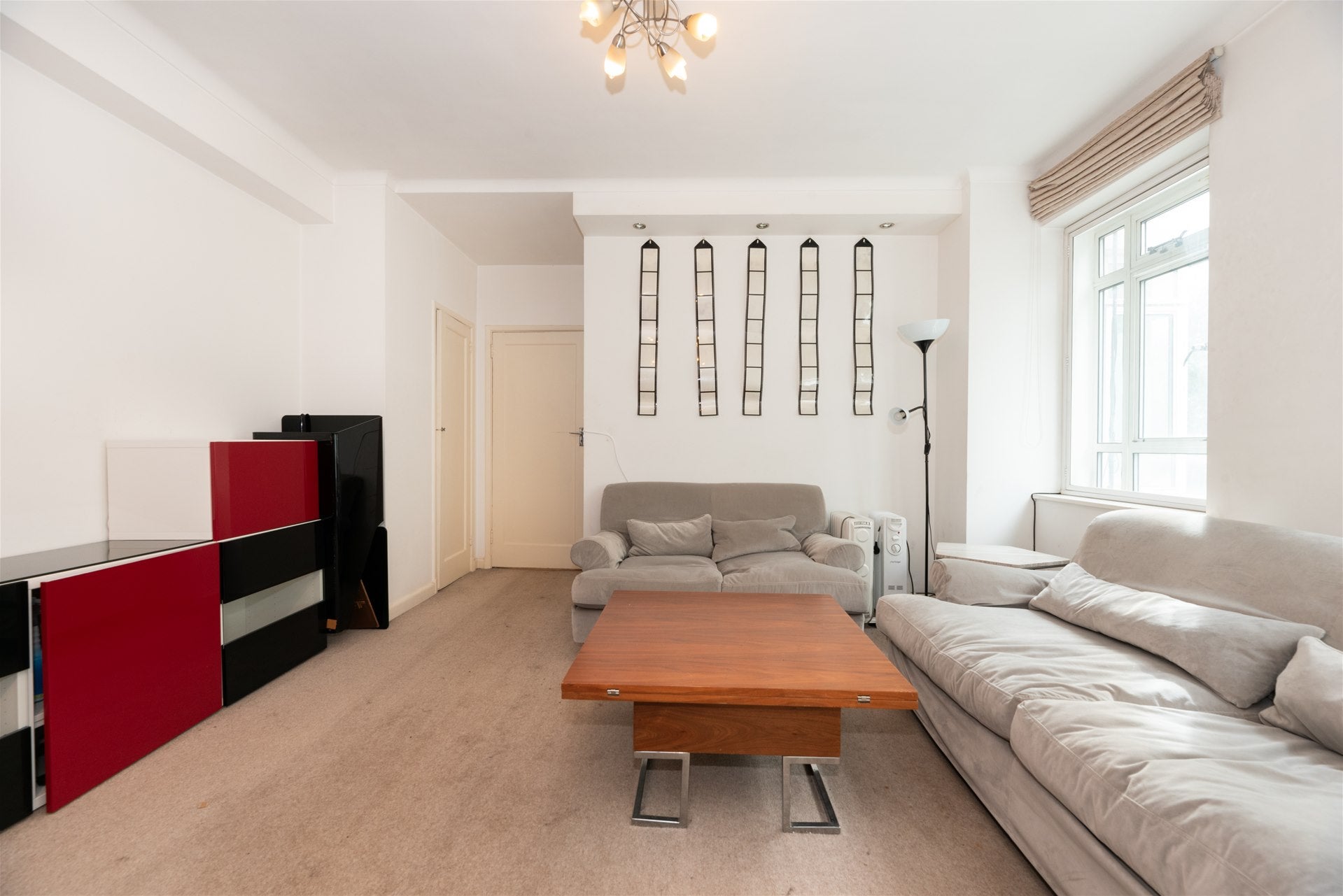 Flat Queen's Yard in Greater London