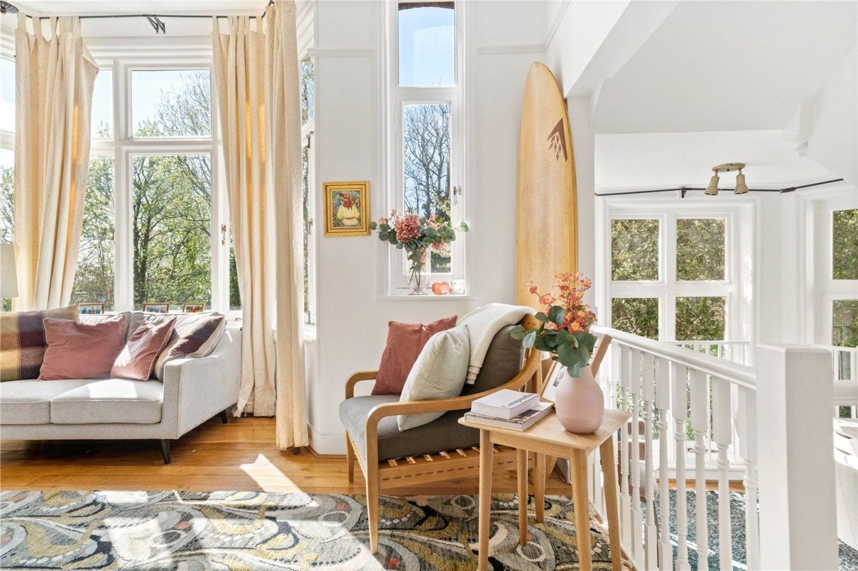 Flat Chesterford Gardens in Greater London
