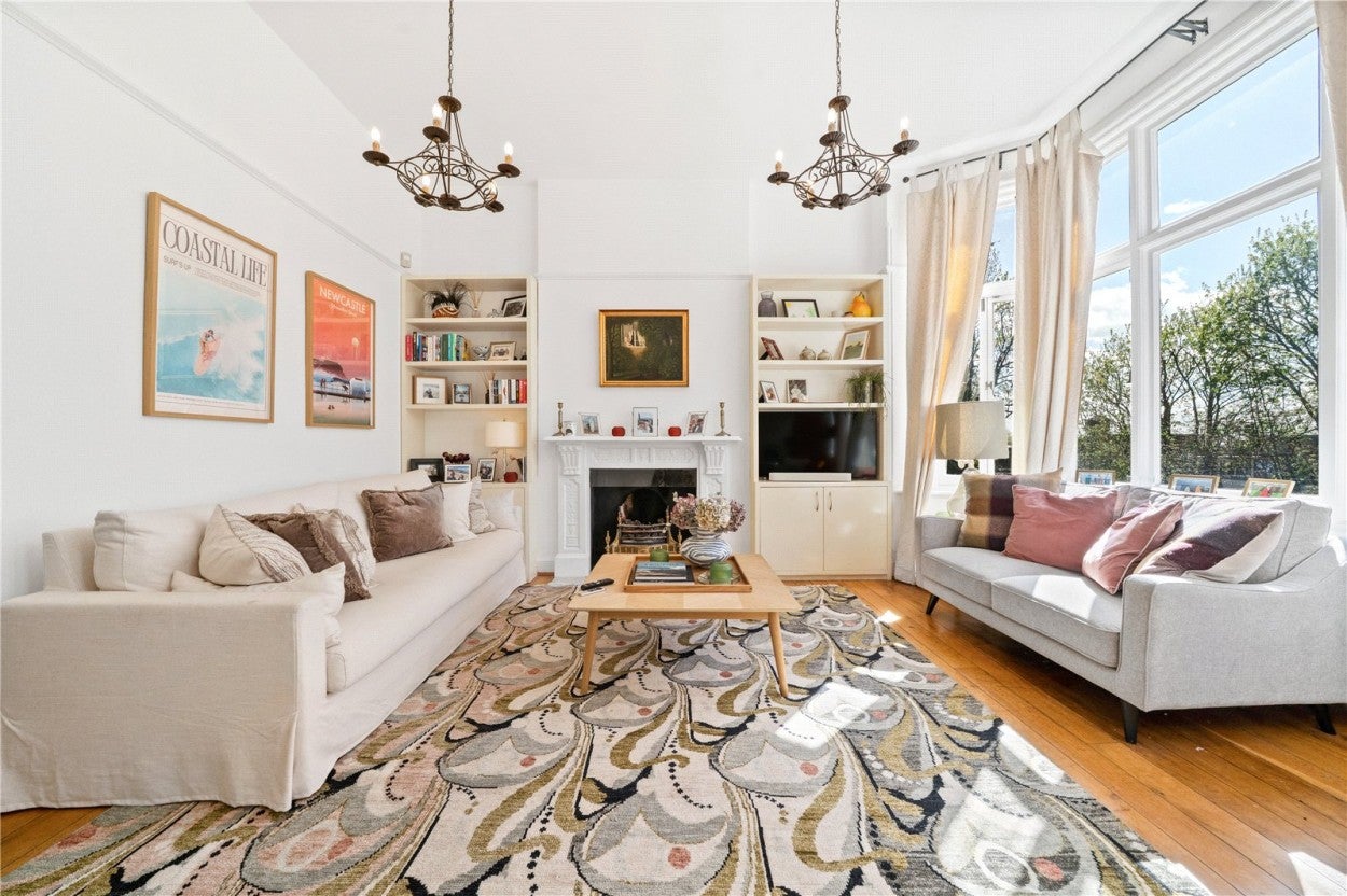 Flat Chesterford Gardens in Greater London