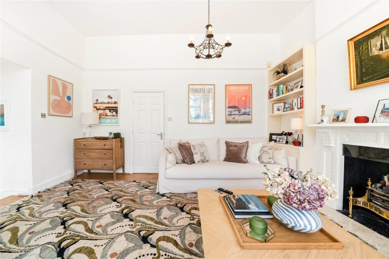 Flat Chesterford Gardens in Greater London