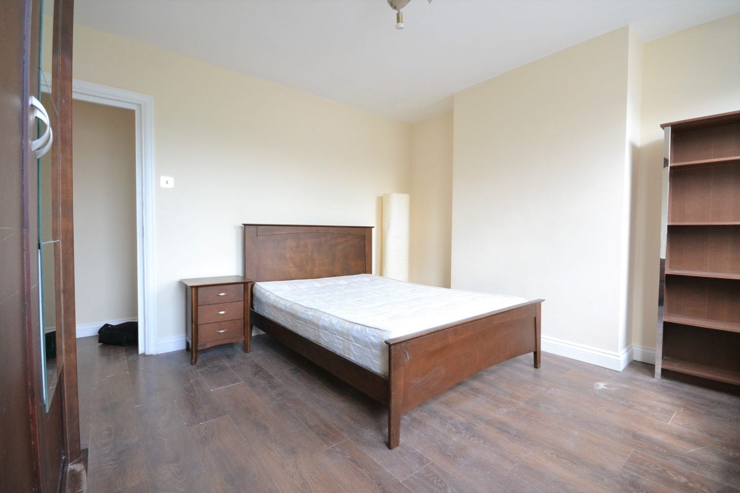 Flat Greenford Road in London