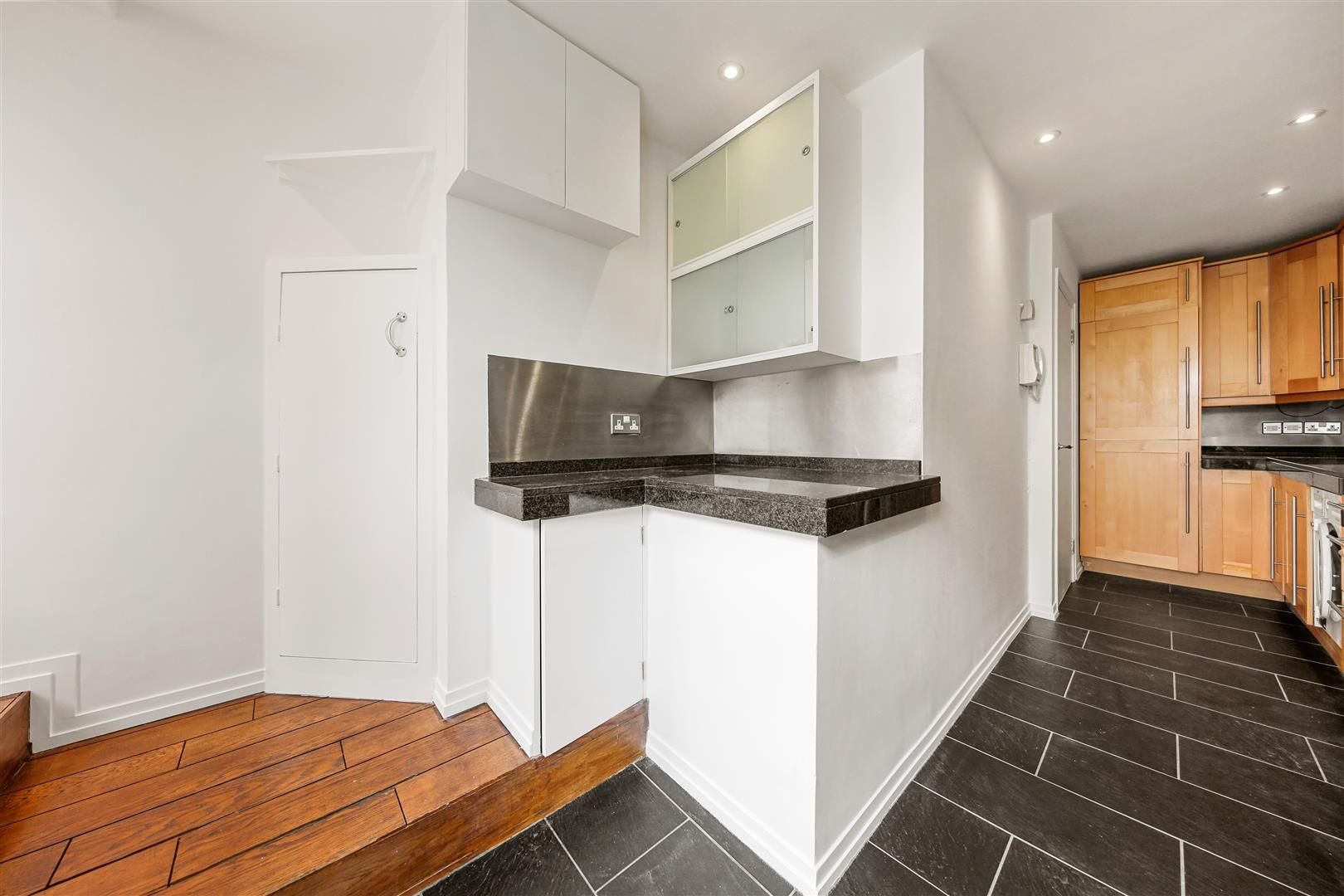 Flat De Vere Gardens in Greater London