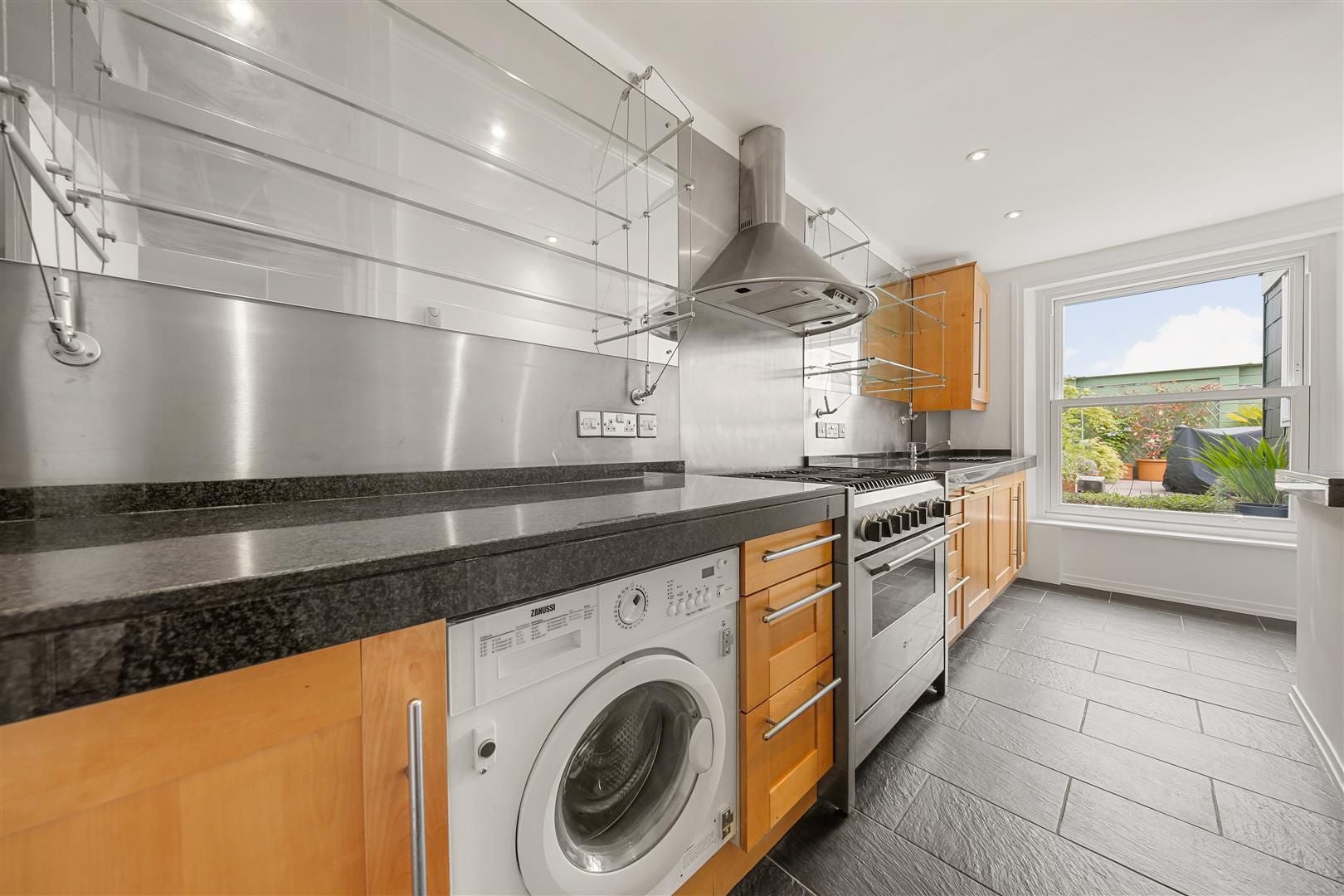 Flat De Vere Gardens in Greater London