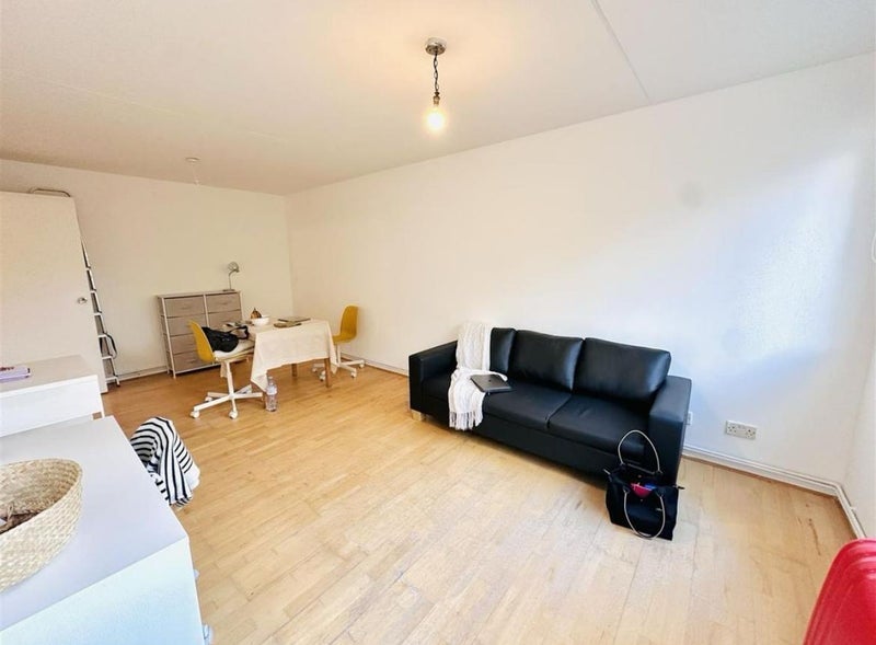 Room Bernhardt Crescent in City of Westminster