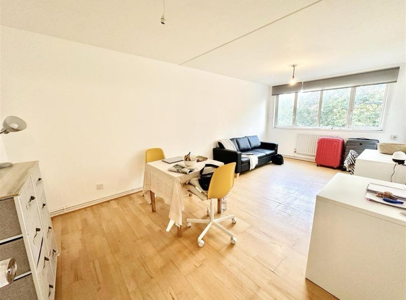 Room Bernhardt Crescent in City of Westminster