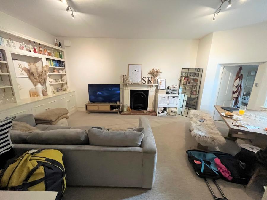 Flat Altenburg Gardens in Greater London