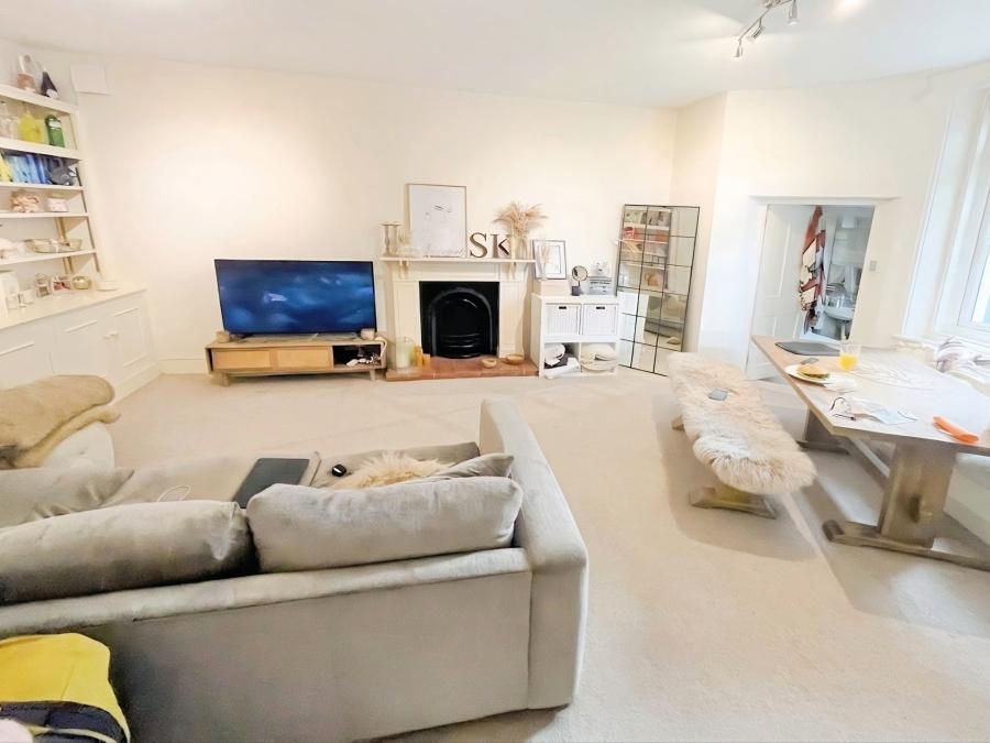 Flat Altenburg Gardens in Greater London