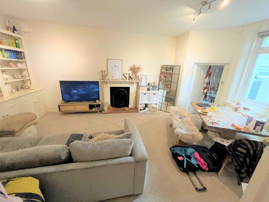 Flat Altenburg Gardens in Greater London