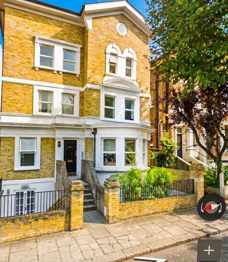 Flat Altenburg Gardens in Greater London