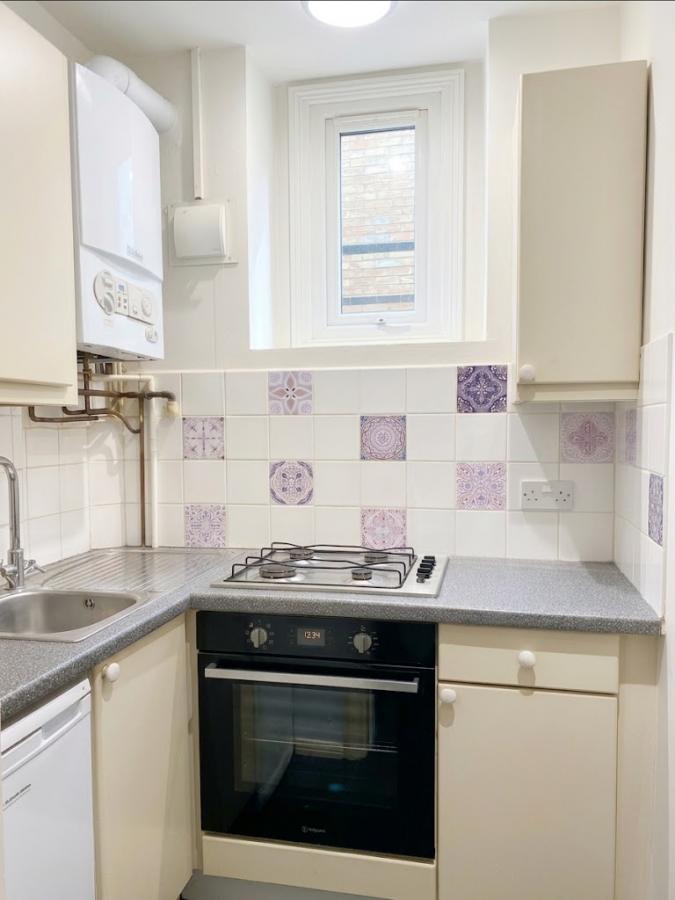 Flat Altenburg Gardens in Greater London